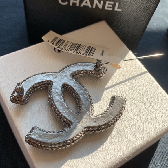 New CHANEL 🖤 Pin Brooch Silver Tone Black Pink Green Gray Blue Tan Tweed Thread - Picture 14 of 16